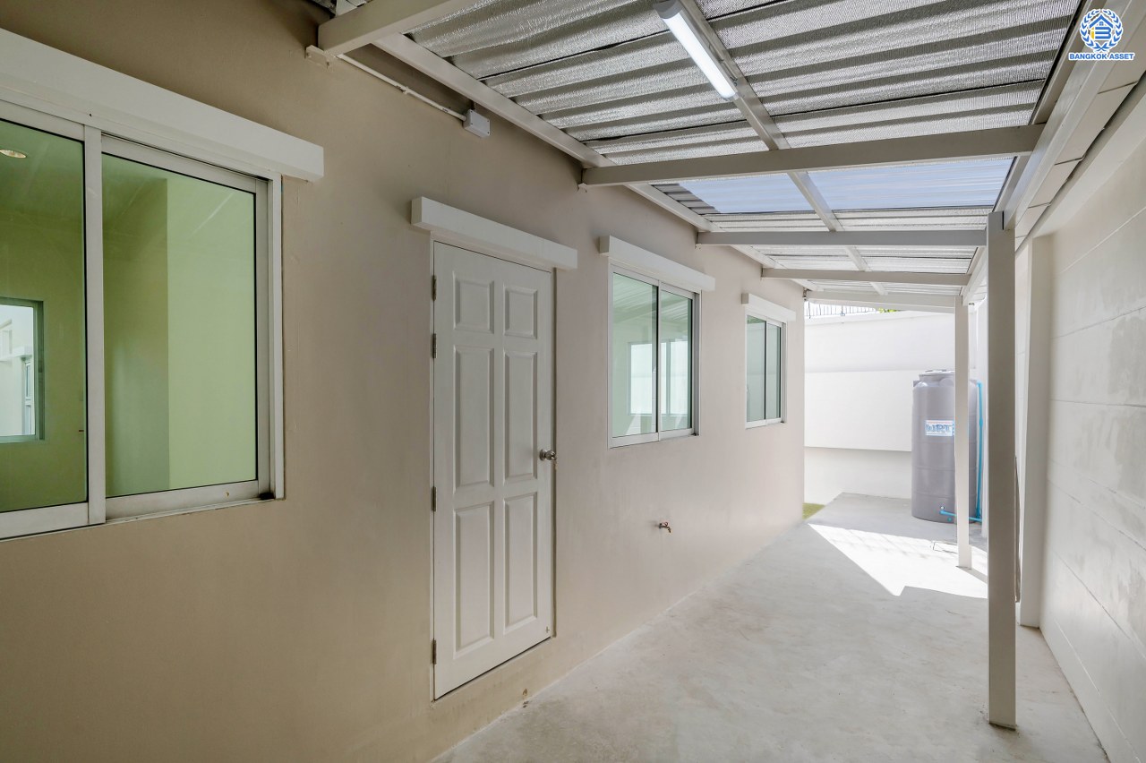 บ้านมือสองตกแต่งใหม่ โครงการ ปริญญดา เกษตร-นวมินทร์ หลังมุม เนื้อที่ 40.5 ตร.ว. ฟังก์ชัน 3 ห้องนอน 3 ห้องน้ำ 2 ที่จอดรถ บ้านทำเลเมือง การเดินทางสะดวกเชื่อมต่อถนนประเสริฐมนูกิจ ถนนรามอินทรา ถนนพหลโยธิน ใกล้เซ็นทรัล อีสต์วิลล์ โรงเรียนเลิศหล้า และใกล้จุดขึ้นทางด่วน "ฉลองรัช"